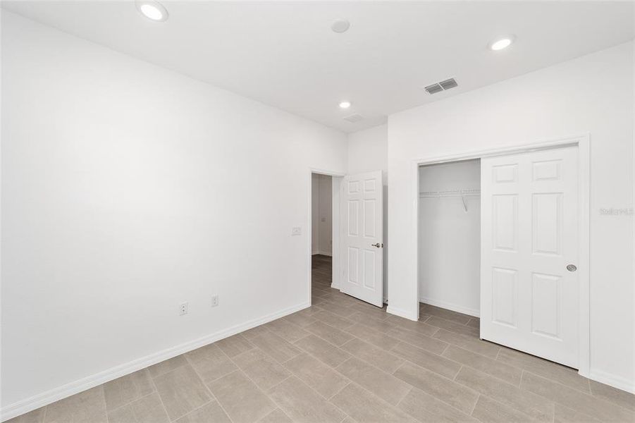 Spacious, unfurnished interior of a new home in , Ocala (Image 32).