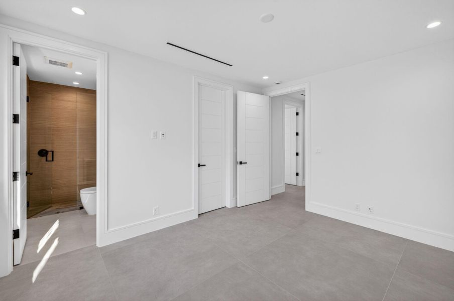 Spacious, unfurnished interior of a new home in , Fort Lauderdale (Image 20). Spacious, unfurnished interior of a new home in , Fort Lauderdale (Image 20).