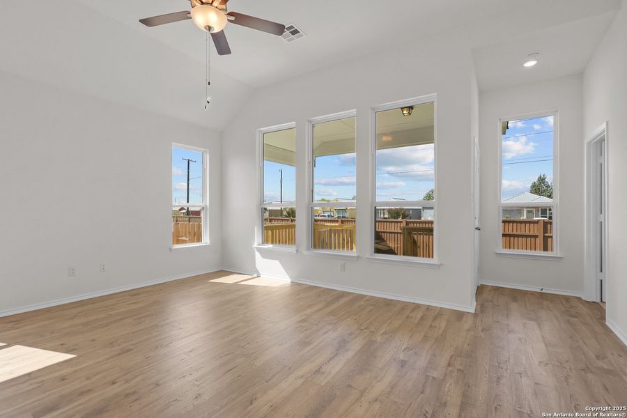 Spacious, unfurnished interior of a new home in Sunflower Ridge, New Braunfels (Image 12). Spacious, unfurnished interior of a new home in Sunflower Ridge, New Braunfels (Image 12).