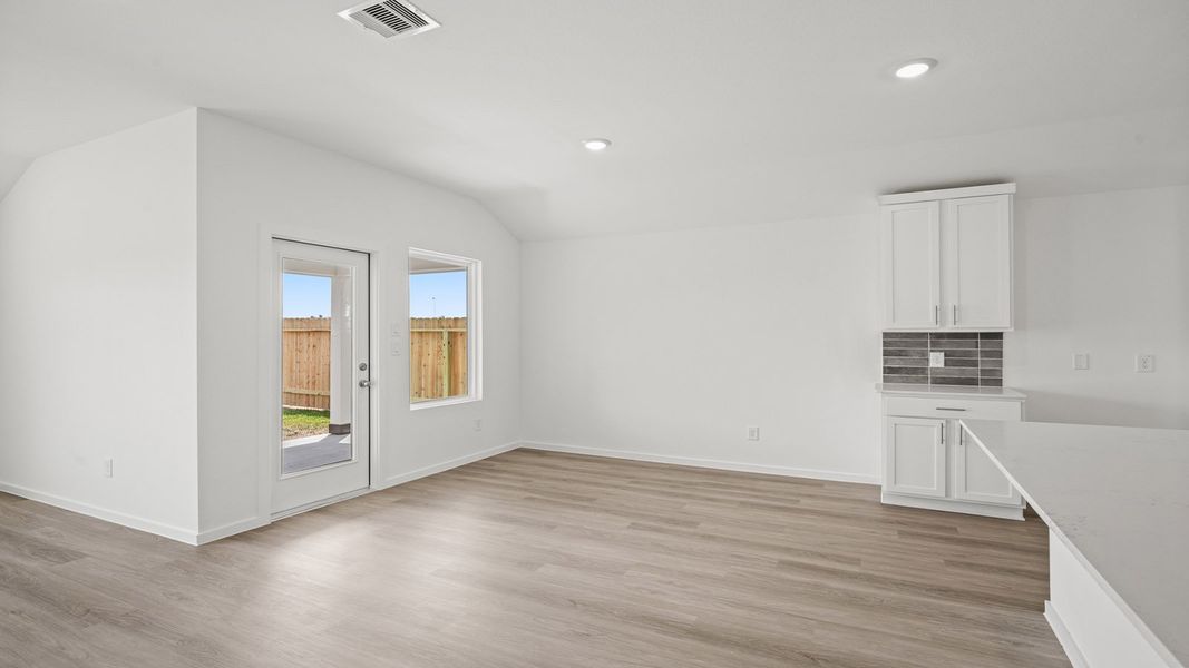 Spacious, unfurnished interior of a new home in Chapel Lakes, Montgomery (Image 15).