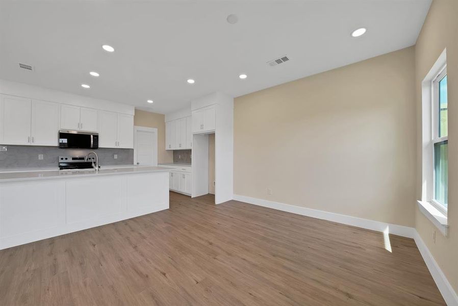Spacious, unfurnished interior of a new home in , The Colony (Image 28).