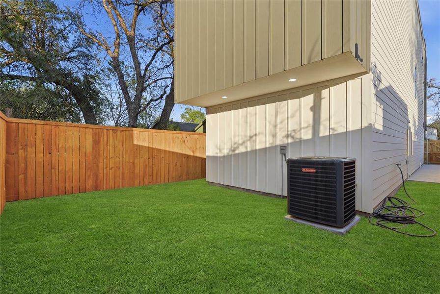 Exterior details and patio area of a home in , Dallas (Image 3).