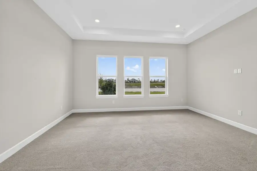 Spacious, unfurnished interior of a new home in Coasterra Community Group Page, Palmetto (Image 11).