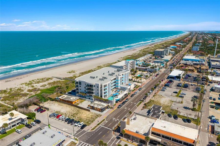 Condo located in Cocoa Beach, FL showcasing its design and architecture (Image 30).