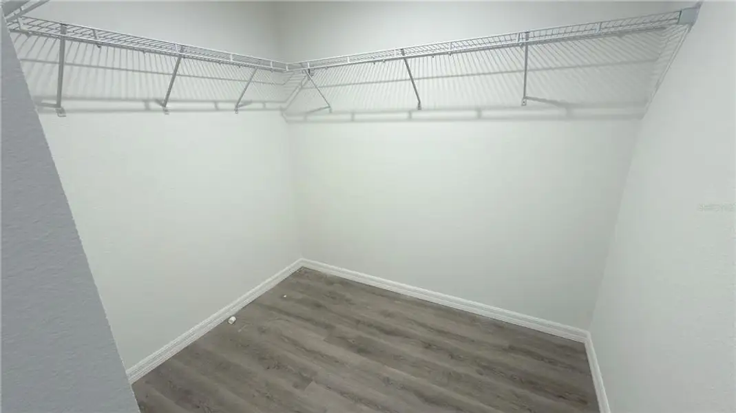 Spacious, unfurnished interior of a new home in , Dunnellon (Image 9).