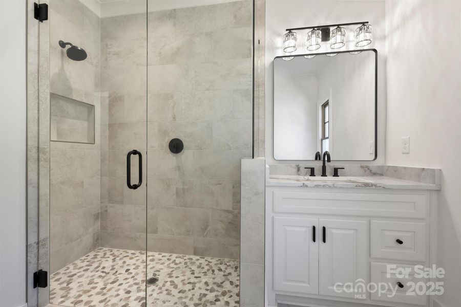 Ensuite Bath for Bed #3