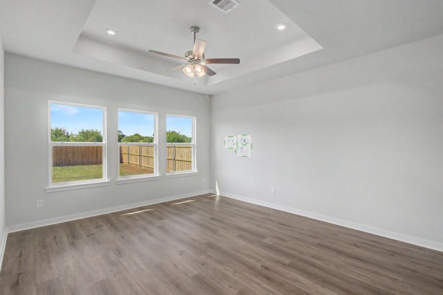 Spacious, unfurnished interior of a new home in Pleasant Hill, Bryan (Image 9).