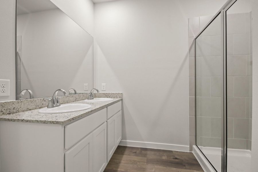 Furnished interior view inside a new home in Sherwood Glen, Conroe (Image 4).