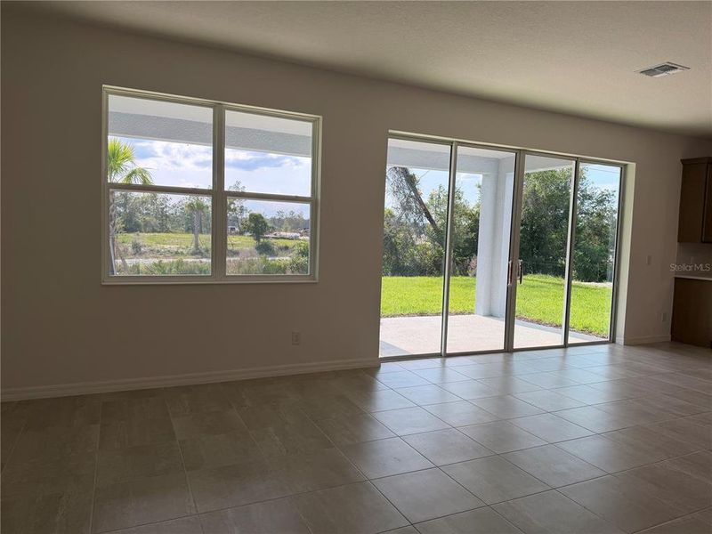 Spacious, unfurnished interior of a new home in , Deland (Image 10).