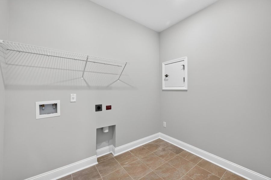 Spacious, unfurnished interior of a new home in Del Webb Charleston at Nexton, Summerville (Image 16).