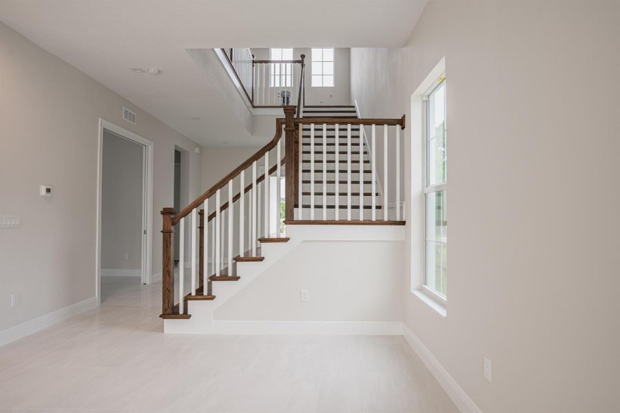 Spacious, unfurnished interior of a new home in , Port St. Lucie (Image 16).