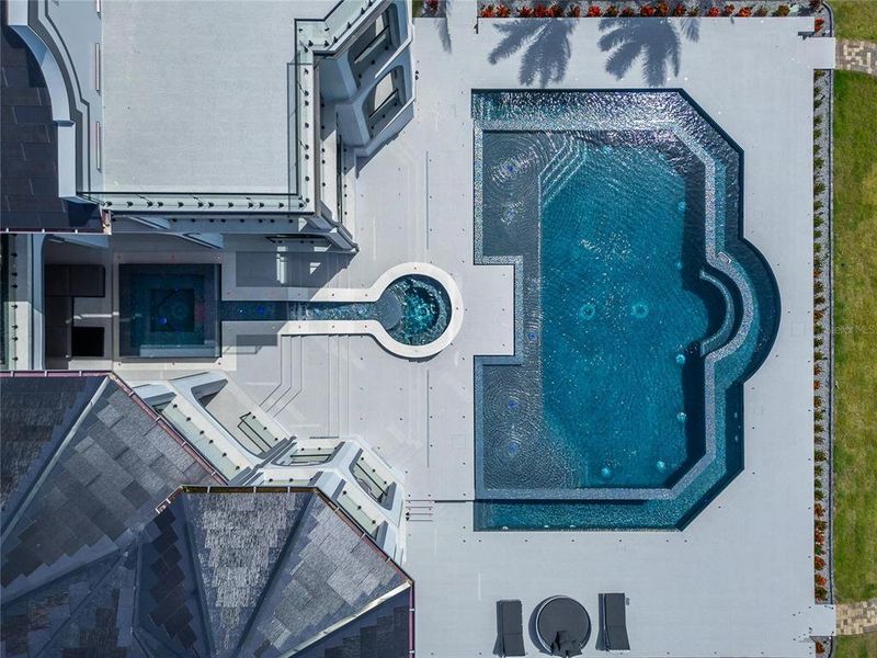 Exterior details and patio area of a home in , Apollo Beach (Image 30).