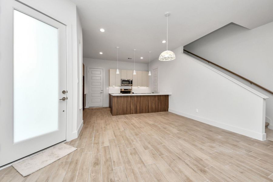 Spacious, unfurnished interior of a new home in Cay Landing, Houston (Image 18).