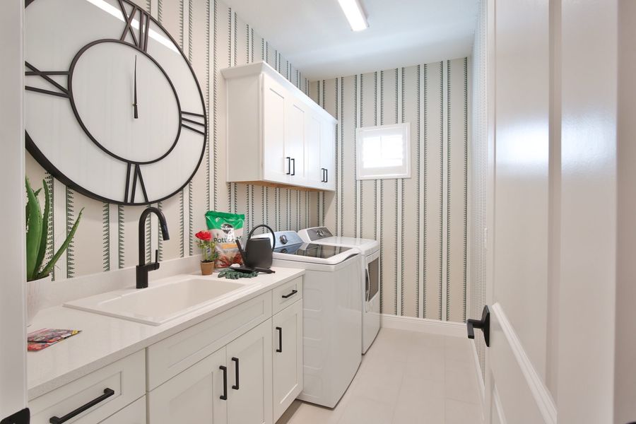 Representative furnished interior of a home built from the Dream 2 by Neal Communities in Boca Royale Golf & Country Club at Wellen Park, Englewood (Image 20).