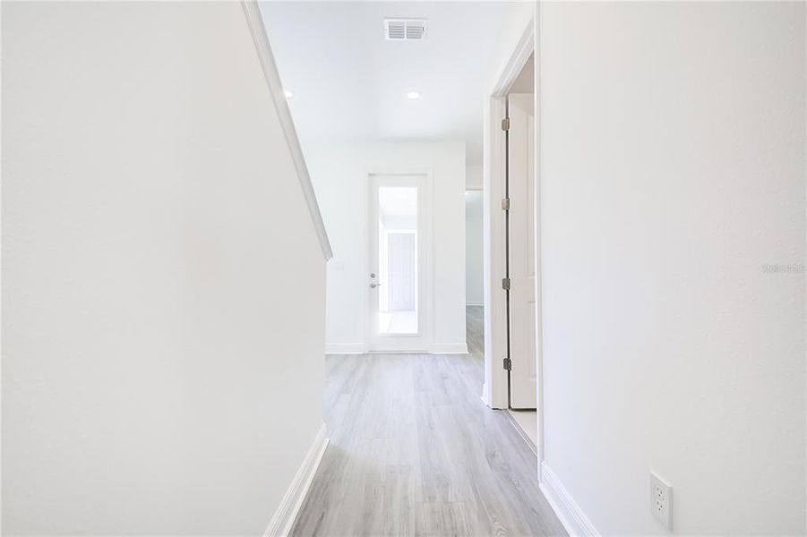 Spacious, unfurnished interior of a new home in Bungalow Walk at Lakewood Ranch, Sarasota (Image 18).