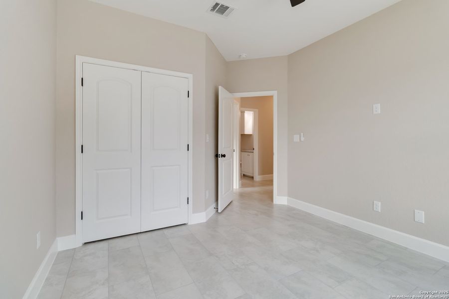 Spacious, unfurnished interior of a new home in , San Antonio (Image 20).