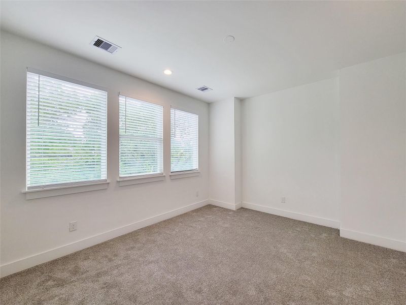 Spacious, unfurnished interior of a new home in , Houston (Image 41).