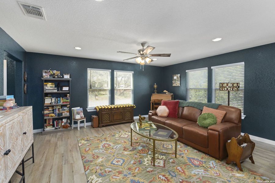 Furnished interior view inside a new home in , Bandera (Image 6).