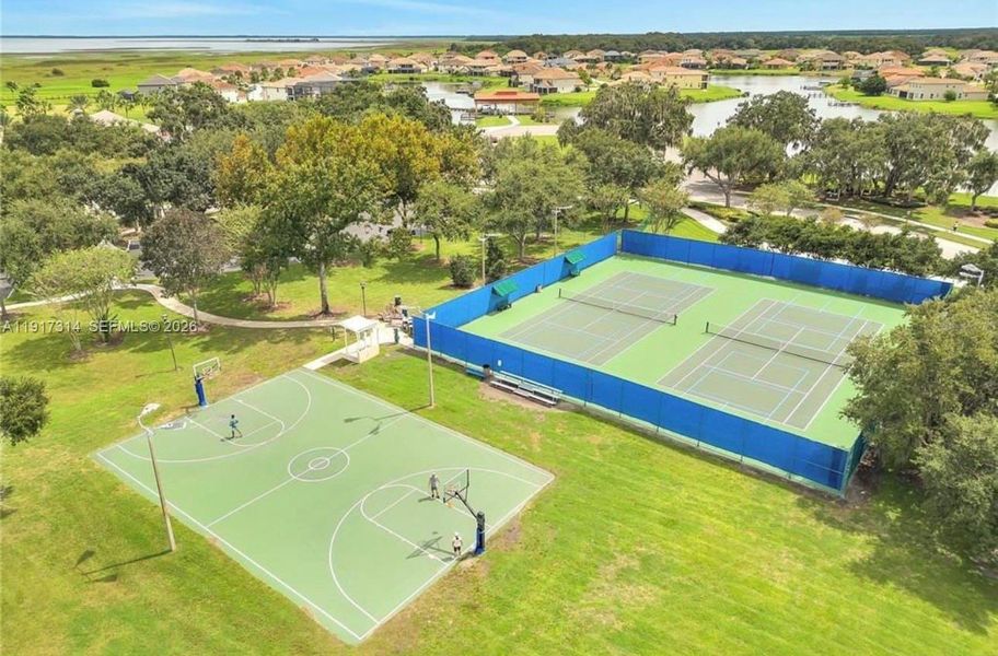 Community amenities in The Townhomes at Bellalago, Kissimmee (Image 28).