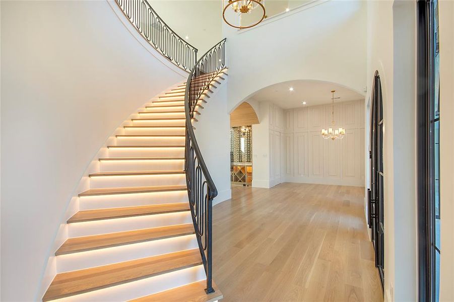 Spacious, unfurnished interior of a new home in , Dallas (Image 32).