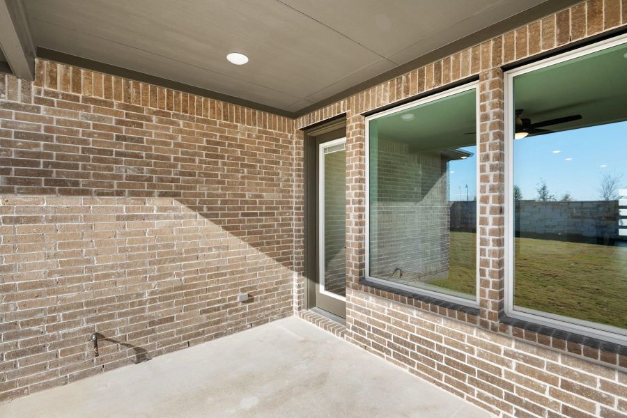 Exterior details and patio area of a home in Flora, Hutto (Image 4).