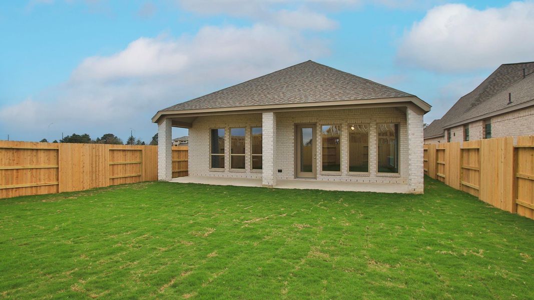 Exterior details and patio area of a home in Everly 45', Hockley (Image 3).