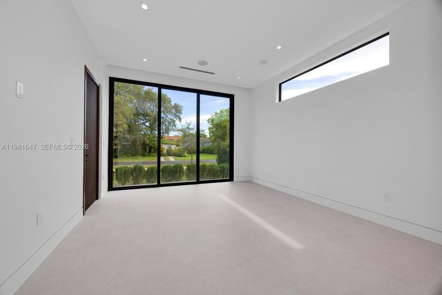 Spacious, unfurnished interior of a new home in , Miami (Image 58).