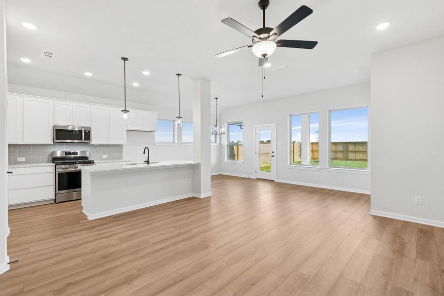 Spacious, unfurnished interior of a new home in Meridiana 45' Homesites, Manvel (Image 14). Spacious, unfurnished interior of a new home in Meridiana 45' Homesites, Manvel (Image 14).