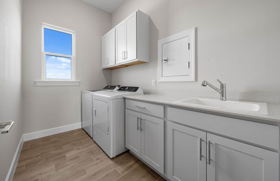 Furnished interior view inside a new home in Del Webb Oak Creek, North Fort Myers (Image 13).