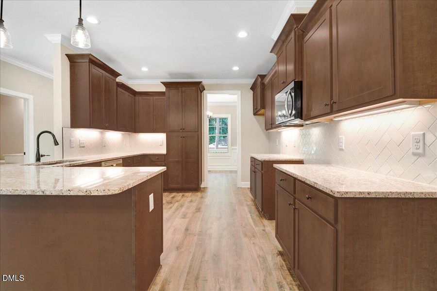 19-27 Wisteria Dr-19 19-27 Wisteria Dr-19