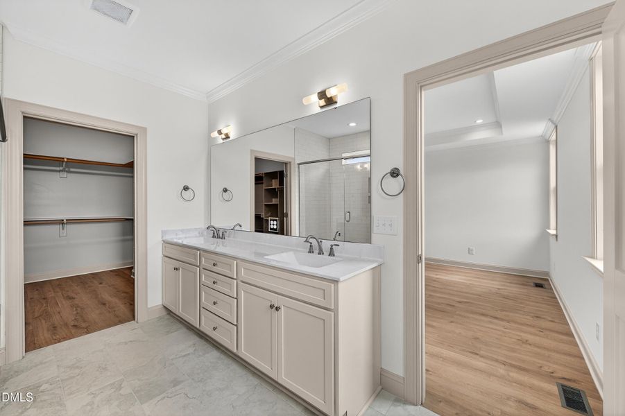 B6D0A307-9A53-4DC0-921D-E3CF0FFF7585