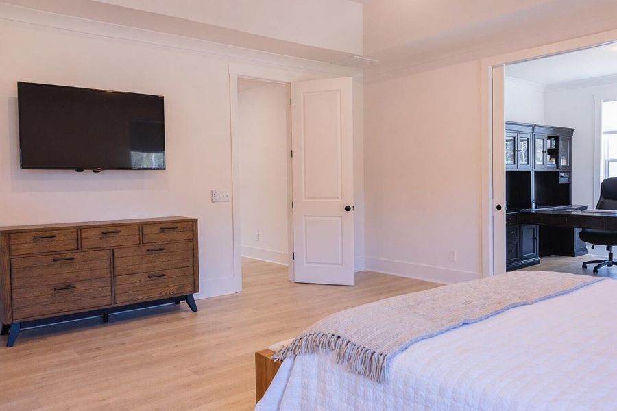 Furnished interior view inside a new home in , Ravenel (Image 39).