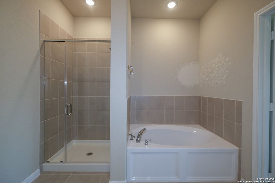 Furnished interior view inside a new home in Hunters Ranch, San Antonio (Image 9).