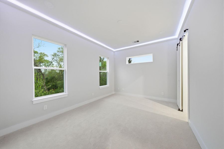 Spacious, unfurnished interior of a new home in , Houston (Image 22).