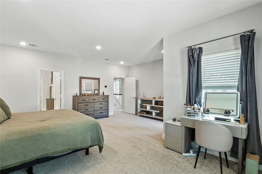 Furnished interior view inside a new home in Bayside, Rowlett (Image 26).