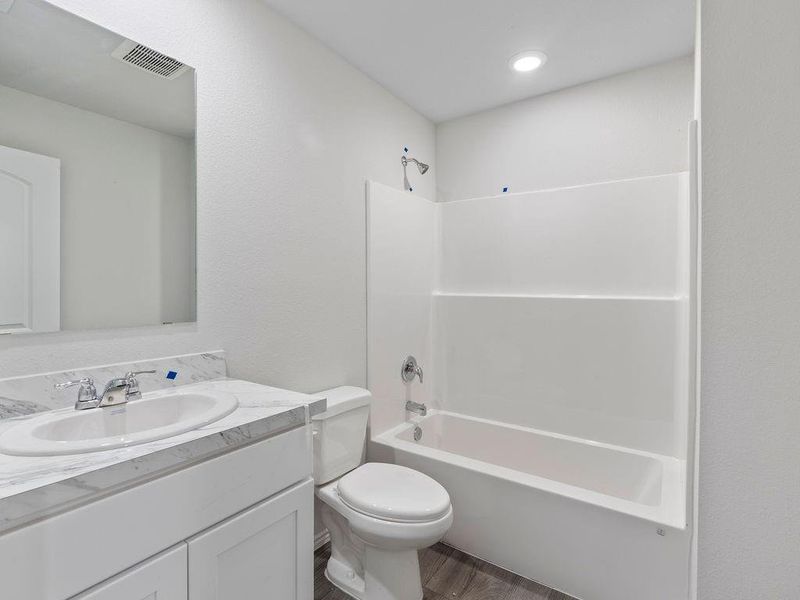 Furnished interior view inside a new home in , Lufkin (Image 6).