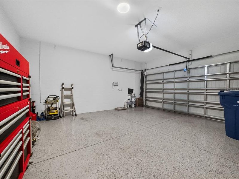 Spacious, unfurnished interior of a new home in Shortgrass at Two Rivers, Zephyrhills (Image 21).