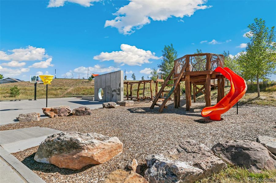 Community amenities in , Aurora (Image 5).