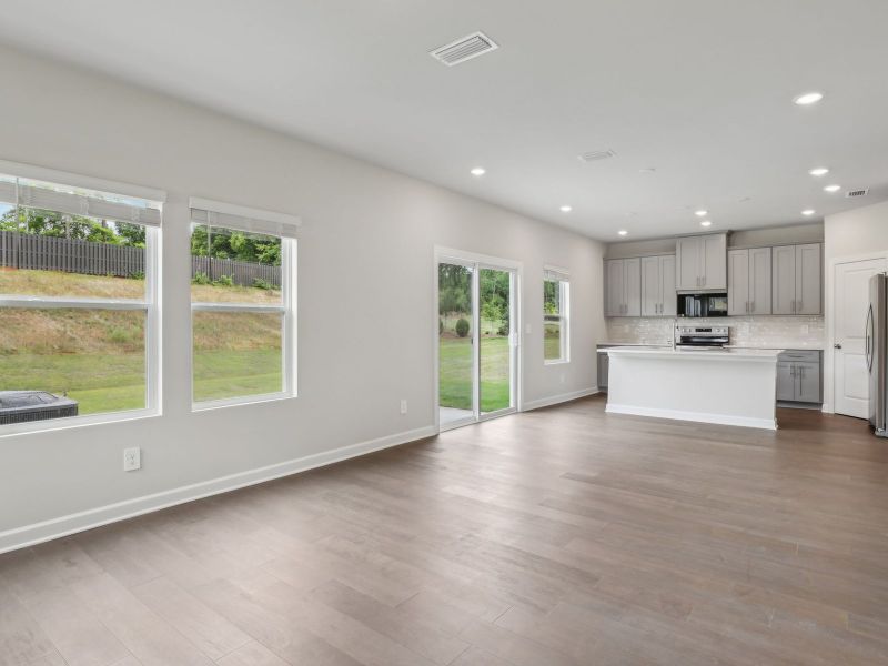 Spacious, unfurnished interior of a new home in Nelson's Creek, Mocksville (Image 10).