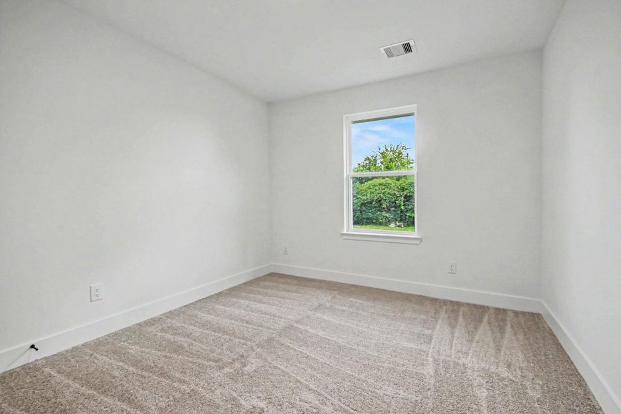 Spacious, unfurnished interior of a new home in , Angleton (Image 13).