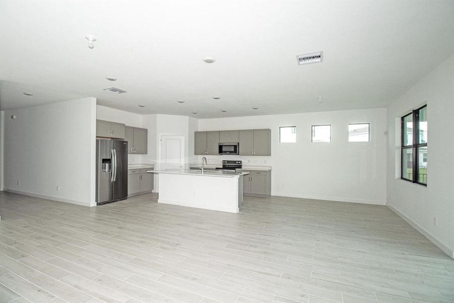 Spacious, unfurnished interior of a new home in , Stuart (Image 15).
