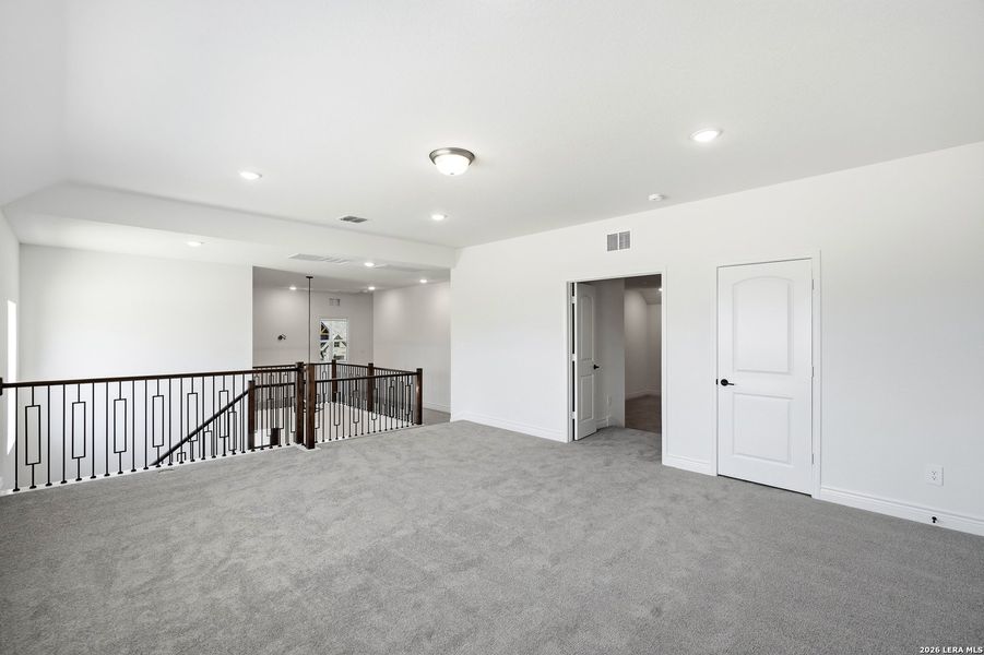 Spacious, unfurnished interior of a new home in Bison Ridge, San Antonio (Image 36).