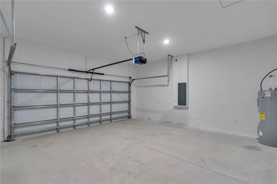 Spacious, unfurnished interior of a new home in , Ocala (Image 22).