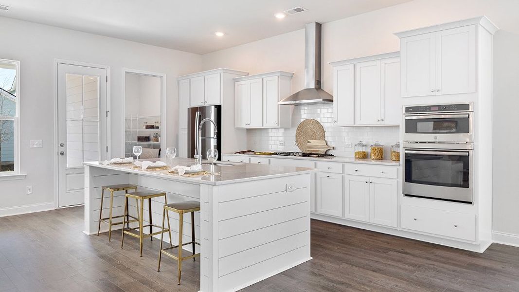 3033 Calhoun Kitchen 2of2 F1 9 22 25