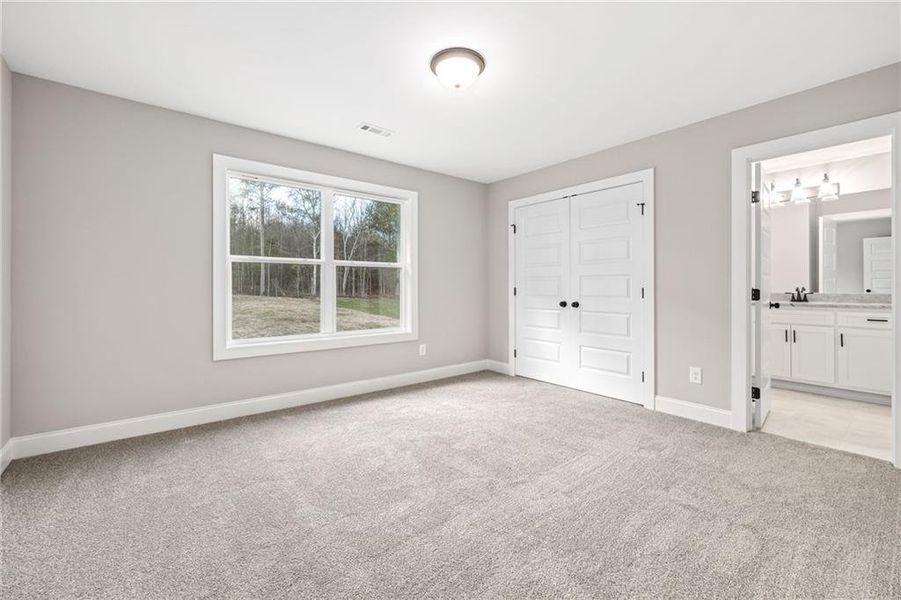 Spacious, unfurnished interior of a new home in , Jefferson (Image 28).