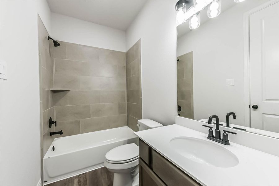Furnished interior view inside a new home in , Baytown (Image 7).