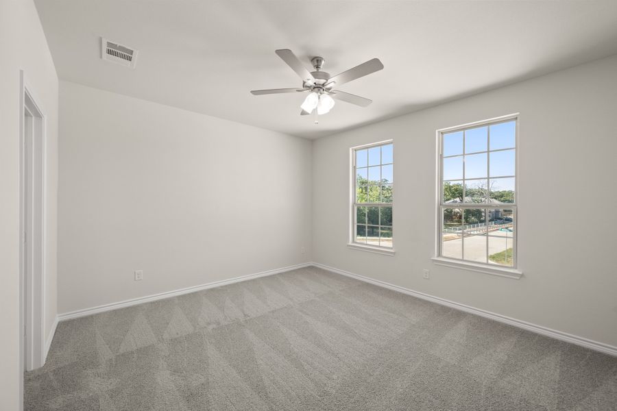Spacious, unfurnished interior of a new home in Eagle Cove, Denton (Image 24).