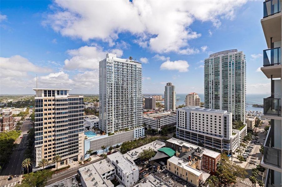 Condo located in St. Petersburg, FL showcasing its design and architecture (Image 45).