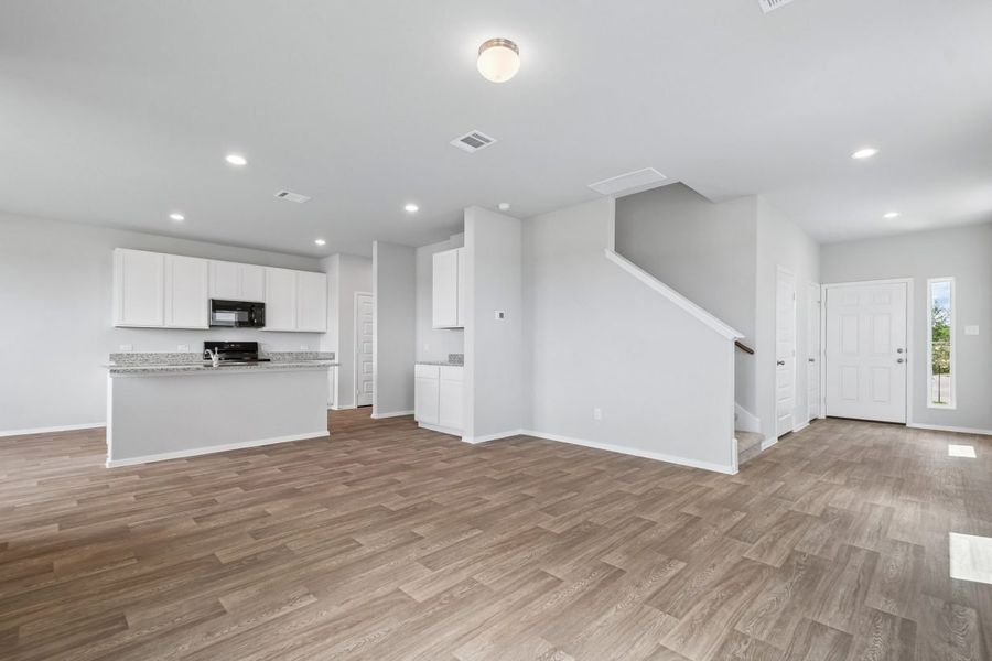 Spacious, unfurnished interior of a new home in Cascade, Liberty Hill (Image 9).
