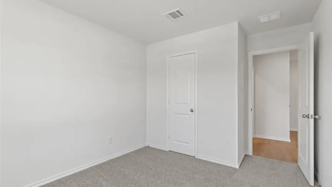Spacious, unfurnished interior of a new home in Saddlebrook, Waxahachie (Image 24).
